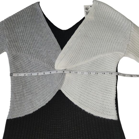 Chic & Modern Color Block Knitted Mini Dress | White, Black & Gray 3-Tone | M - Picture 5 of 12